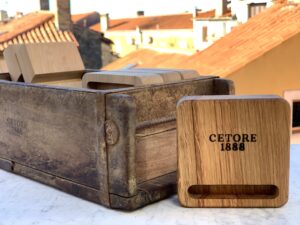 Cetore 1888 - lesena stojala za telefon